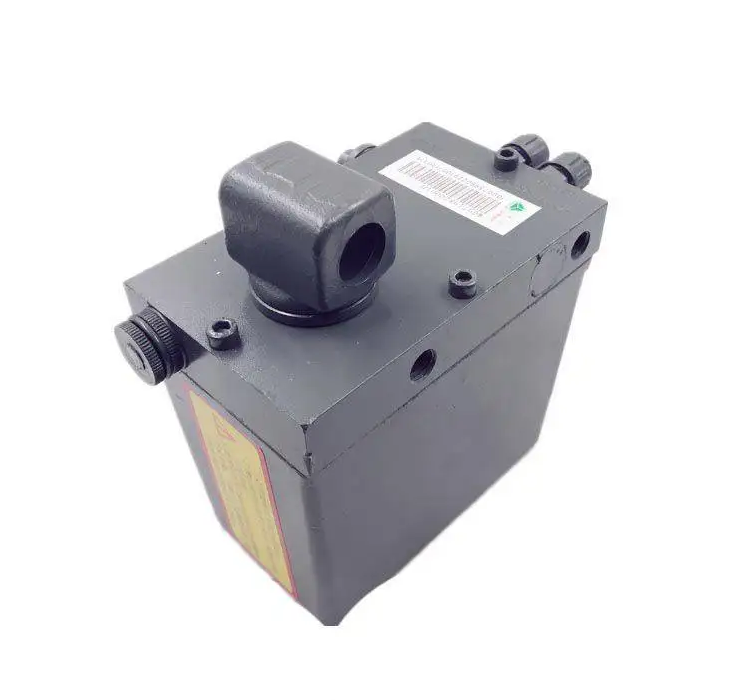 картинка Насос подъема кабины ручной гидравлический (дамкрат) HOWO (Хово) WG9719820001 от магазина Dulan.tj